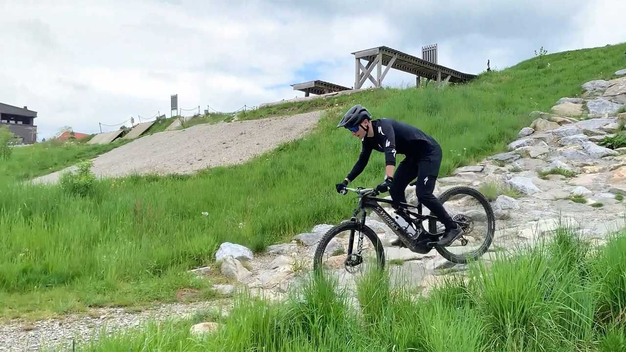 Bild: E-Mountainbike Aufsteiger & Fortgeschrittene Fahrtechnikvideo